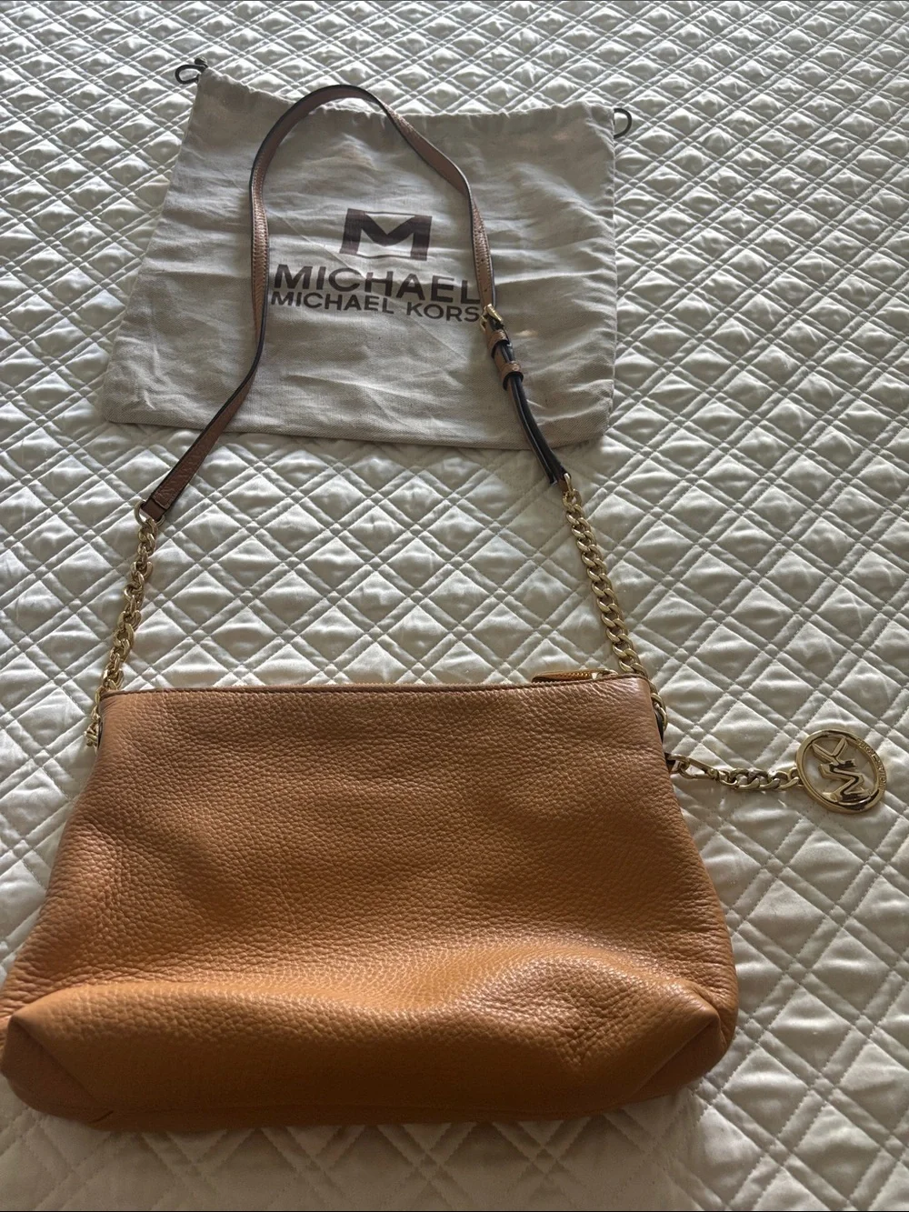 MK tan leather/gold chain purse like new!